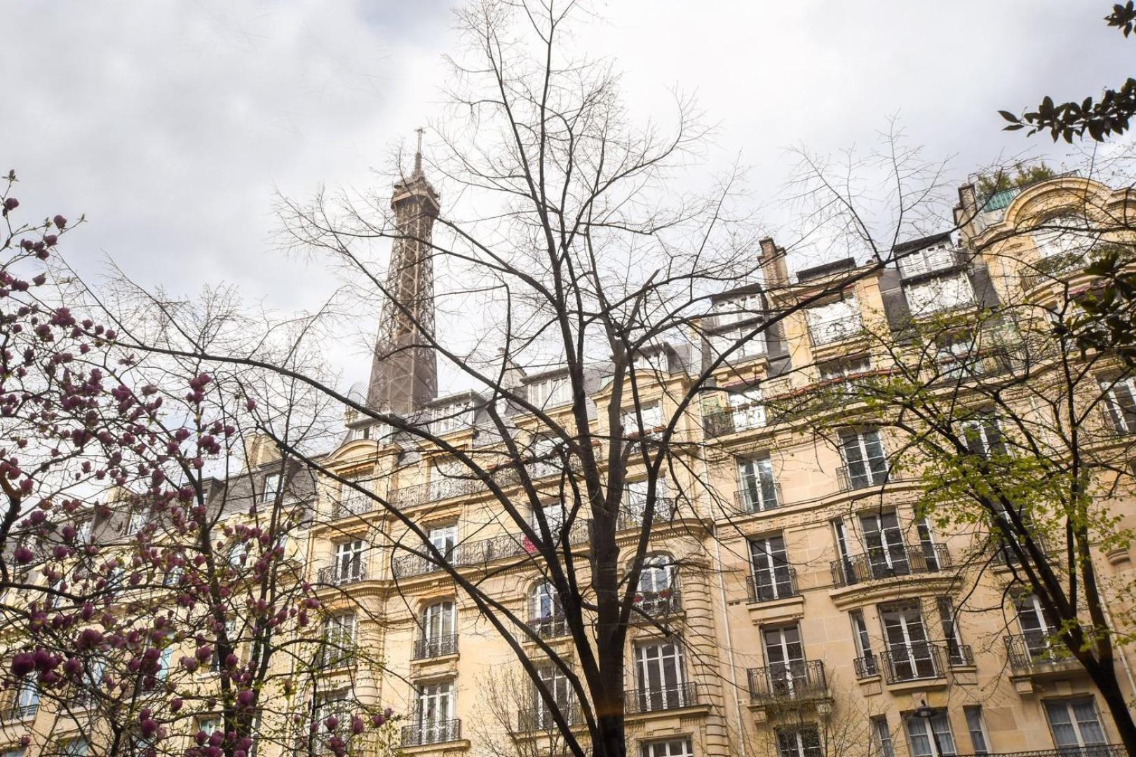 Modern Family Apartment Next To The Eiffel Tower Paris Exterior foto