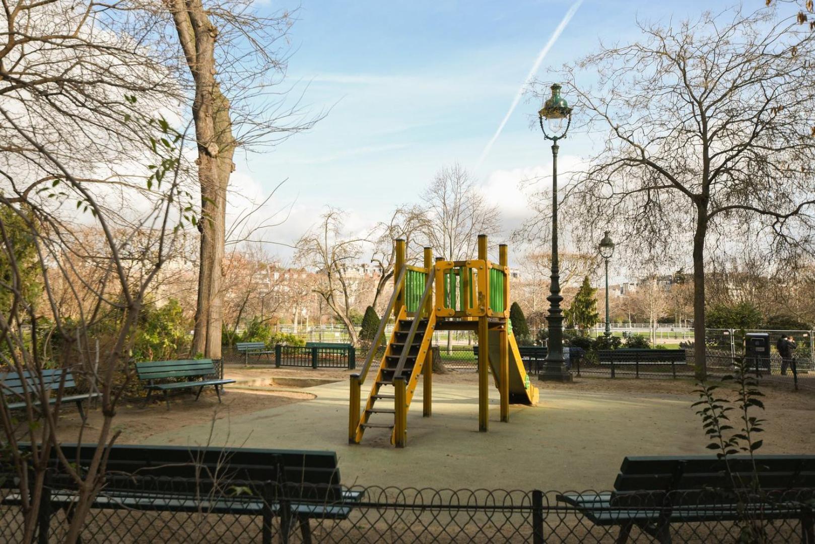 Modern Family Apartment Next To The Eiffel Tower Paris Exterior foto
