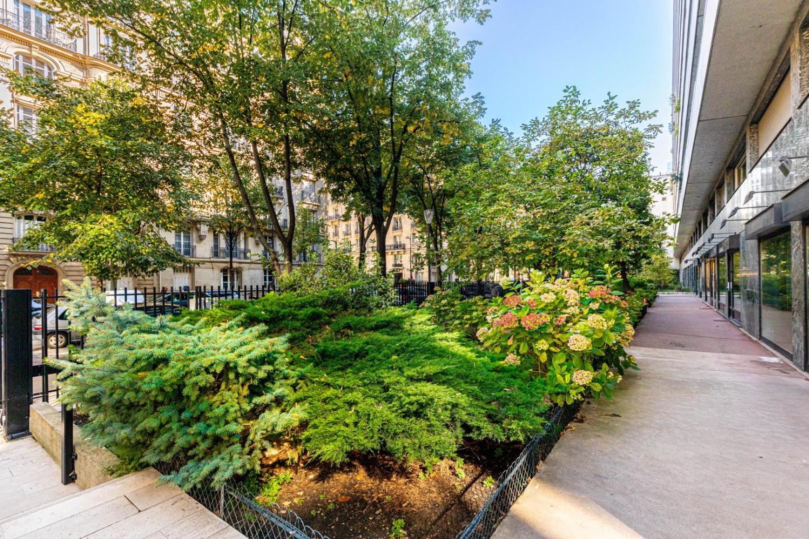 Modern Family Apartment Next To The Eiffel Tower Paris Exterior foto
